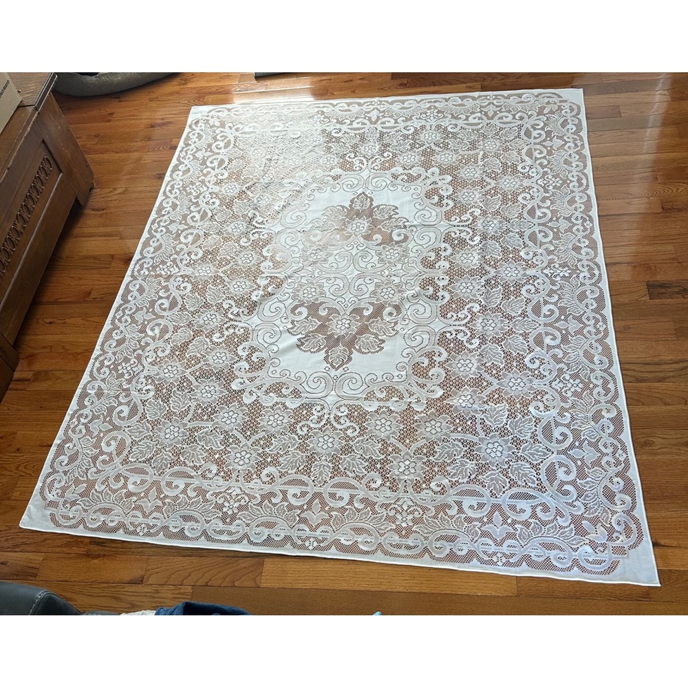 Vintage White Lace Tablecloth Rectangular Floral Scroll Medallion